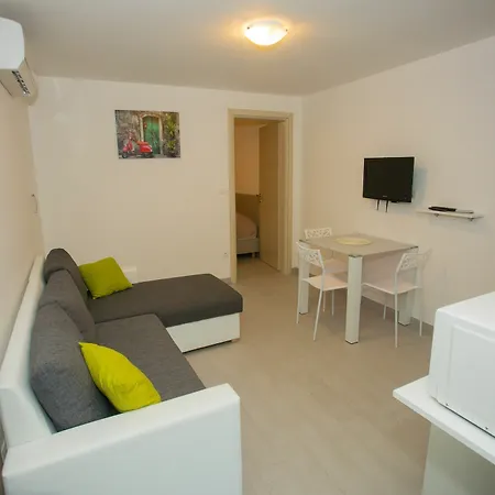 Apartments Marly Trogir Buitenkant foto