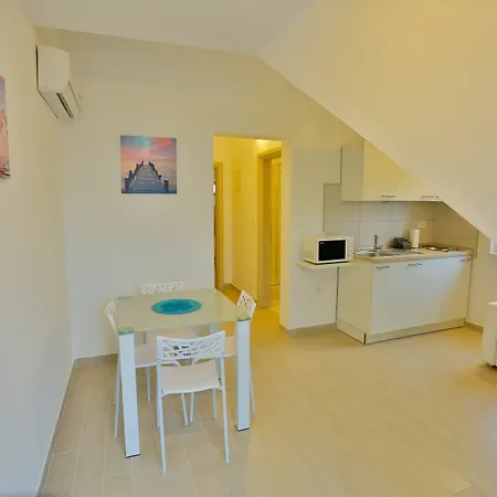 Apartments Marly Trogir Buitenkant foto